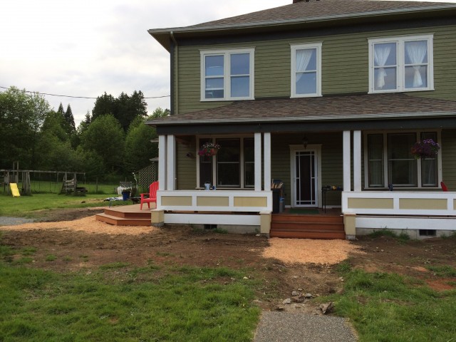 With the porch (almost) finished, the Peter, Christian R. and Christian O. leveled off the dirt and put some mulch around the stairs.